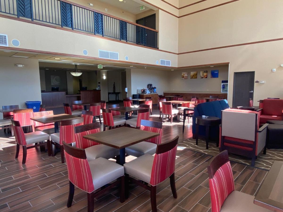 Comfort Inn & Suites Goodland Bagian luar foto