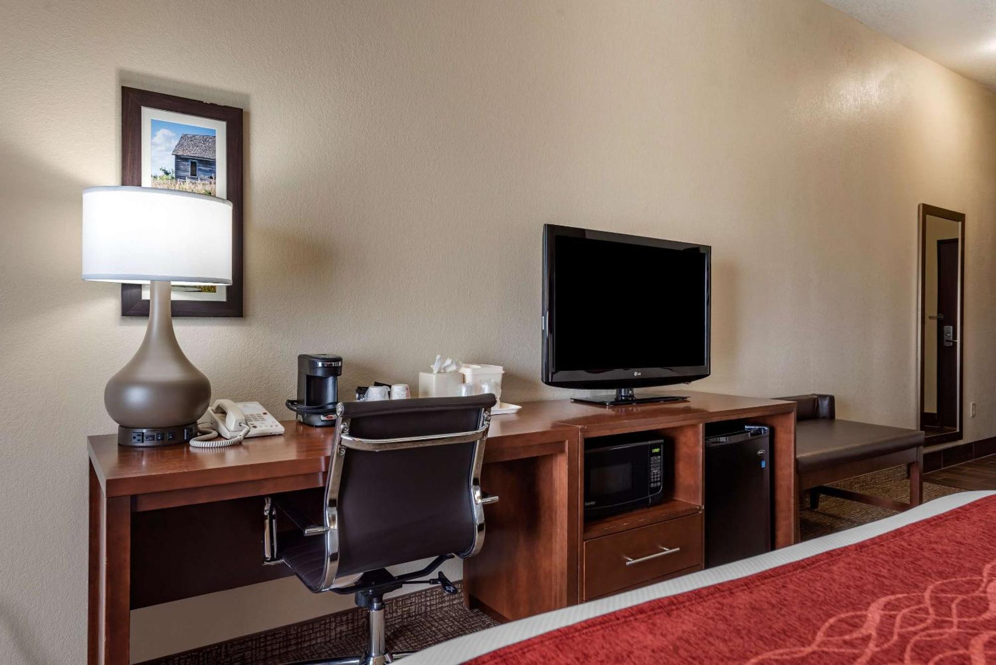 Comfort Inn & Suites Goodland Bagian luar foto